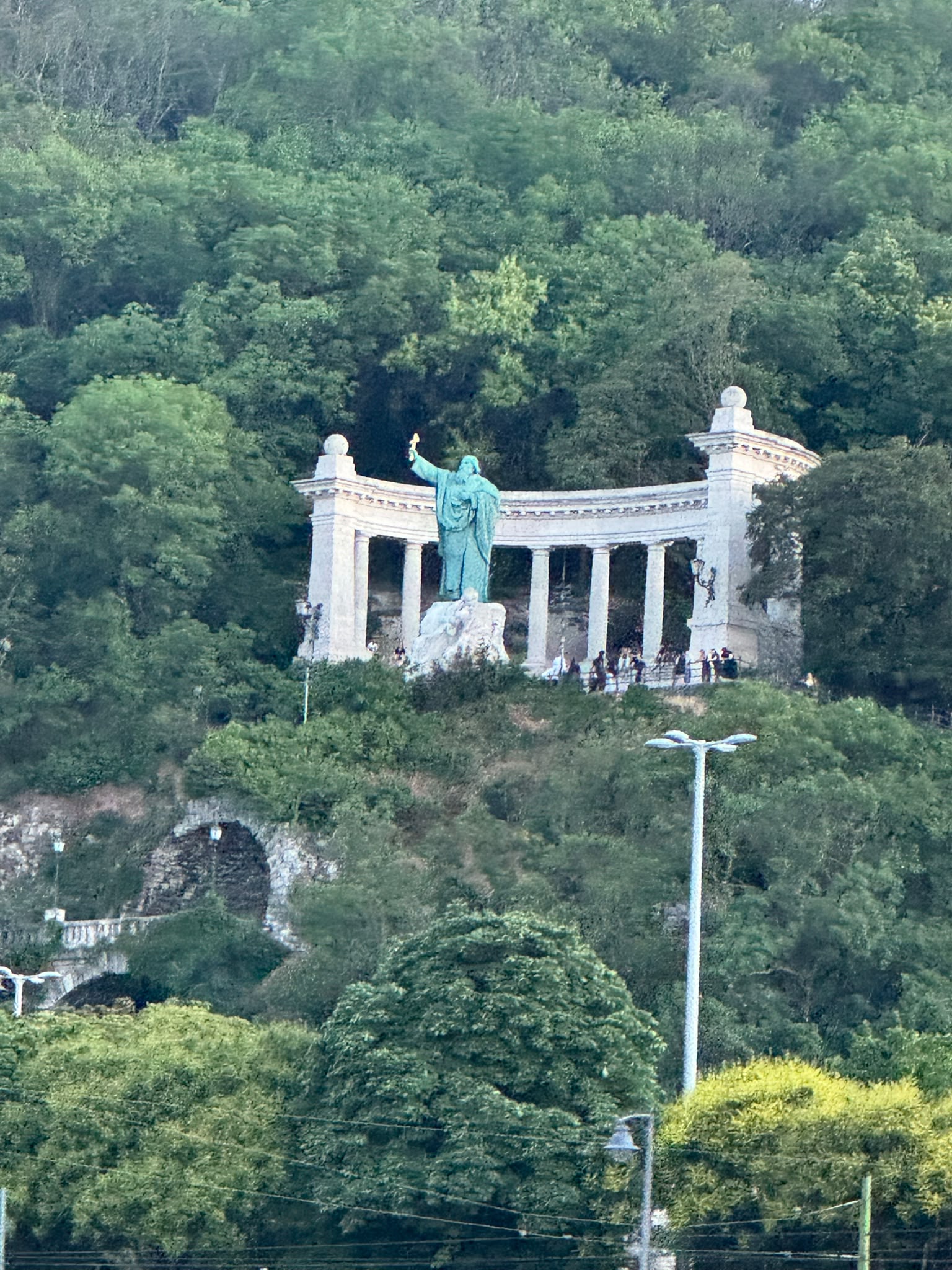 Collina Gellért, Cittadella e Monumento della Libertà